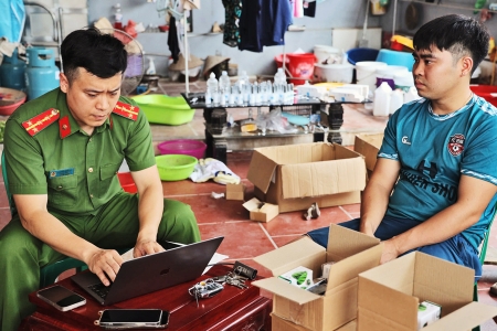 Bắc Giang: Khởi tố chủ cơ sở sản xuất, bán hơn 100 nghìn đơn hàng mỹ phẩm giả