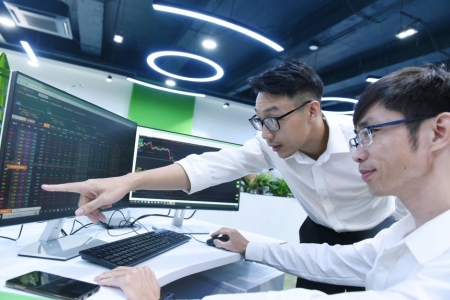 Chứng khoán phiên sáng 21/5: Sắc xanh lan tỏa, nhóm cổ phiếu lớn dẫn dắt đà tăng thị trường