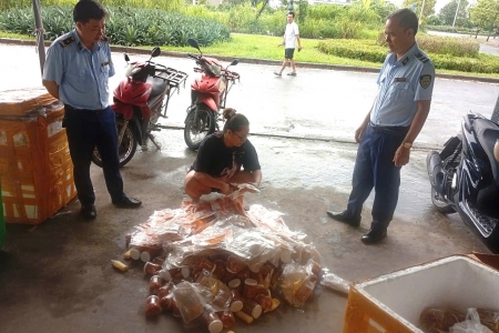 Nam Định: Tiêu hủy 865 gói thực phẩm không rõ nguồn gốc xuất xứ