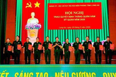 Đảng ủy - Bộ Chỉ huy BĐBP Long An trao quyết định thăng quân hàm sỹ quan năm 2025