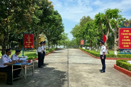 Hải đội 102 tham gia Hội thi huấn luyện chuyên ngành tàu giỏi năm 2025