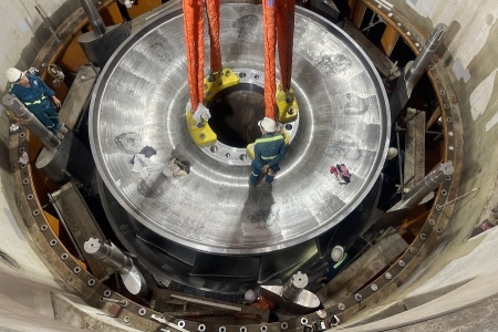 Hạ đặt thành công bánh xe công tác 110 tấn tại dự án Thủy điện Hòa Bình mở rộng