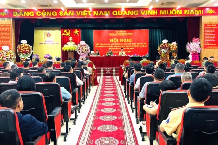 Lực lượng CSGT tỉnh Quảng Ninh đối thoại với các doanh nghiệp kinh doanh vận tải