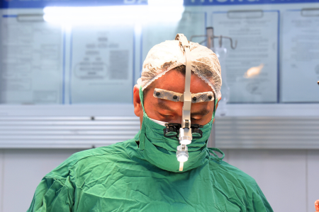 Bệnh viện Hữu nghị Việt Tiệp phẫu thuật kép sọ não - cột sống: Thành công cứu sống du khách quốc tế