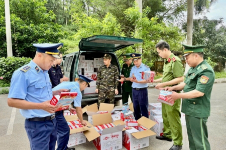 Lạng Sơn: Thu giữ 14.000 gói Thanh cua tẩm vị ăn liền nhập lậu