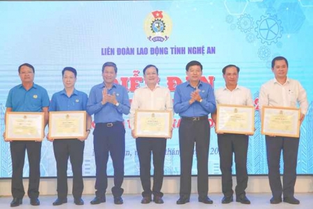 Tôn vinh sáng kiến, thúc đẩy chuyển đổi số trong công nhân viên chức lao động Nghệ An