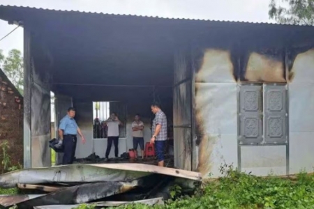 Hà Tĩnh: Sét đánh cháy nhà của người phụ nữ nghèo trong đêm