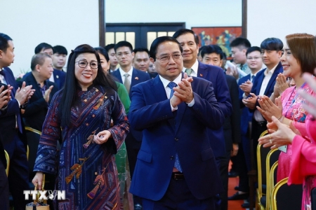Thủ tướng Phạm Minh Chính gặp cộng đồng người Việt Nam tại Malaysia