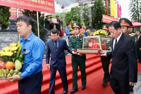 Long trọng lễ viếng, truy điệu và an táng hài cốt liệt sĩ Việt Nam hy sinh tại Lào