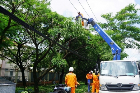 EVNHCMC: Tăng cường đảm bảo an toàn điện mùa mưa, bão