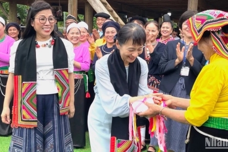 Thương hiệu văn hóa quốc gia từ những món đồ lưu niệm