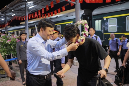 Lạng Sơn: Đón đoàn khách quốc tế đầu tiên trên chuyến tàu liên vận quốc tế Việt Nam - Trung Quốc sau 5 năm tạm dừng