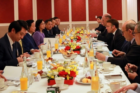 Tổng thống Pháp Emmanuel Macron làm việc với Phó Thủ tướng Trần Hồng Hà về lĩnh vực năng lượng