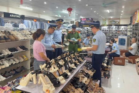 Nghệ An: Xử phạt hộ kinh doanh giày thể thao giả mạo nhãn hiệu