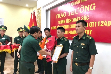Bộ Tư lệnh Bộ đội Biên phòng: Trao thưởng trong đấu tranh chuyên án QT1124p chống tội phạm ma tuý