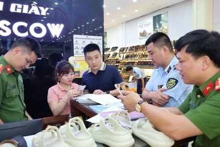 Thanh Hóa: Phát hiện hàng trăm sản phẩm thời trang hiệu nổi tiếng nghi giả mạo tại cửa hàng Tùng Moscow