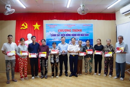 Nhiều hoạt động ý nghĩa trong chương trình "Cảnh sát biển đồng hành với ngư dân" của Hải đoàn 42