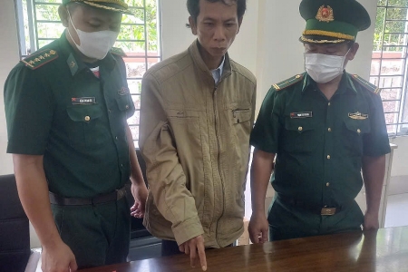 Bắt quả tang người đàn ông cất giấu ma túy trong mũ bảo hiểm ở Bến tàu Phú Quốc