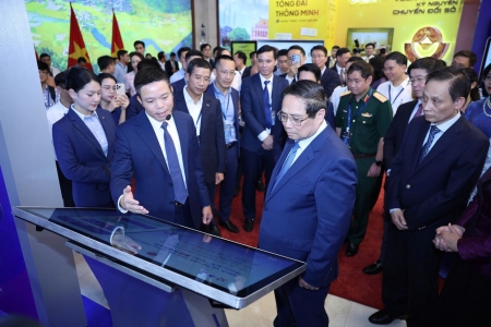 MB đón Thủ tướng tham quan không gian công nghệ trong sự kiện Chuyển đổi số 2025 