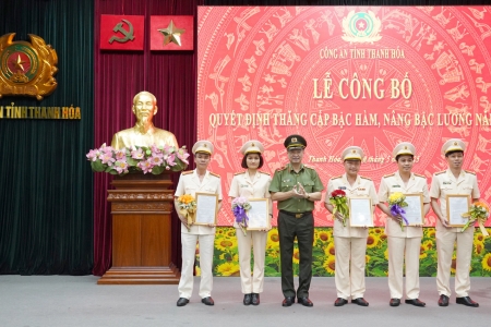 Công an tỉnh Thanh Hóa công bố Quyết định thăng cấp bậc hàm, nâng bậc lương năm 2025