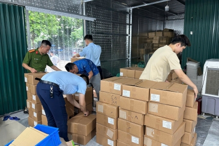 Hà Nội tạm giữ lô mỹ phẩm nhập lậu trị giá hơn 2 tỷ đồng tại cơ sở Ngân Korea