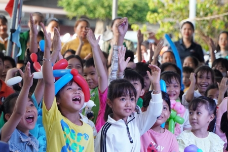 “Ngày hội Quốc tế thiếu nhi” của 300 trẻ em xã đảo Long Sơn