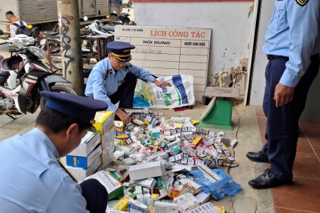 Hà Giang: Phát hiện thuốc tân dược không rõ nguồn gốc được bày bán ở các sạp hàng tại chợ phiên