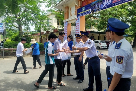 Tuổi trẻ Hải đội 102 “Tiếp sức mùa thi” tại Hà Tĩnh