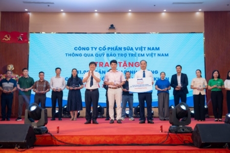 Trao tặng gần 70.000 hộp sữa nhân dịp 1/6, Vinamilk khởi đầu tháng hành động vì trẻ em nhiều ý nghĩa