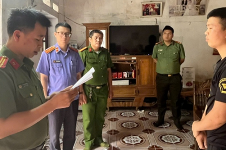 Hà Nam: Khởi tố 8 đối tượng chế tạo, mua bán trái phép vũ khí quân dụng