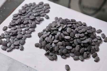 Bắt giữ đối tượng vận chuyển 5.000 viên ma túy giấu trong kiện hàng thức ăn kiêng