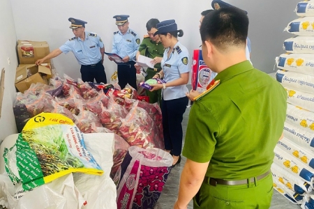 Nghệ An: Phát hiện cơ sở sang chiết, đóng gói gạo nếp nhập khẩu giả mạo tem nhãn