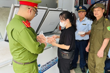 Quảng Ninh: Thu giữ thực phẩm đông lạnh không rõ nguồn gốc