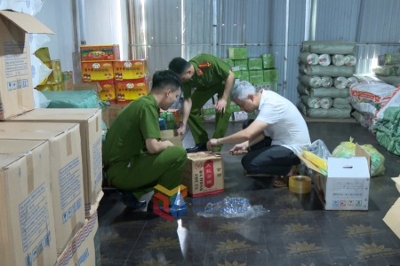 Quảng Ninh: Phát hiện hơn 2 tấn thực phẩm đông lạnh không rõ nguồn gốc, xuất xứ tại Hạ Long