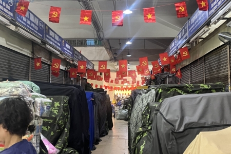 Hàng loạt cửa hàng, kiốt các chợ đầu mối bất ngờ “án binh bất động” trước tin kiểm tra