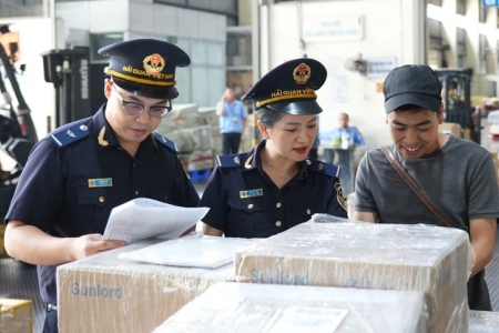 Tháng Năm, cơ quan Hải quan phát hiện, bắt giữ và xử lý 1.247 vụ vi phạm