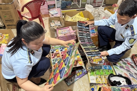 Bình Định tạm giữ trên 2.500 sản phẩm là đồ chơi trẻ em và mỹ phẩm kinh doanh trái phép  