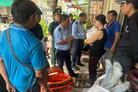 Phát hiện kho phụ tùng xe máy lậu, thu giữ hàng trăm sản phẩm không rõ nguồn gốc