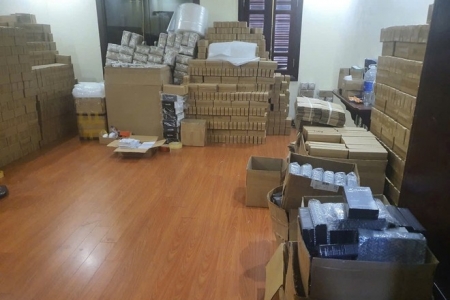 Hà Nội: Phá đường dây sản xuất, buôn bán các thiết bị điện tử giả mạo thương hiệu nổi tiếng