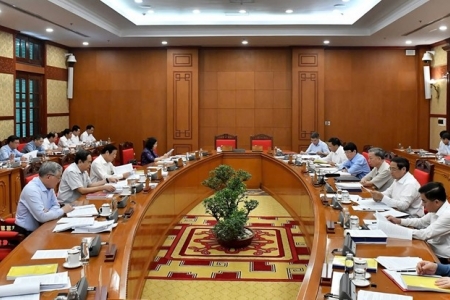 Bộ Chính trị: Nghiên cứu sử dụng cán bộ không chuyên trách đến ngày 31/5/2026