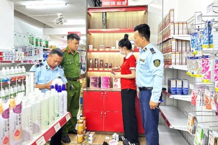 Đà Nẵng tạm giữ 287 sản phẩm thực phẩm chức năng, sữa, mỹ phẩm không rõ nguồn gốc