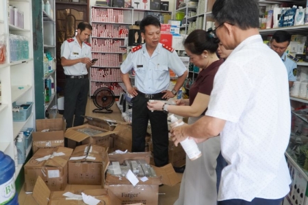 Quảng Bình: Phát hiện hàng trăm sản phẩm mỹ phẩm không rõ nguồn gốc