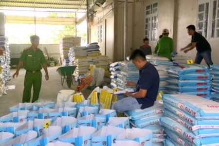 Bạc Liêu: Phát hiện một hộ sản xuất, tiêu thụ hơn 38 tấn thức ăn tôm giả