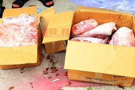 Bình Dương: Thu giữ 11 tấn thực phẩm hết hạn bán cho nhà hàng, suất ăn công nghiệp