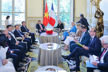 Thủ tướng Phạm Minh Chính hội kiến Chủ tịch Quốc hội Pháp