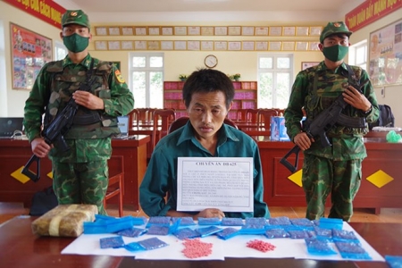 Bắt giữ đối tượng mua bán 12.000 viên ma túy tại lán nương