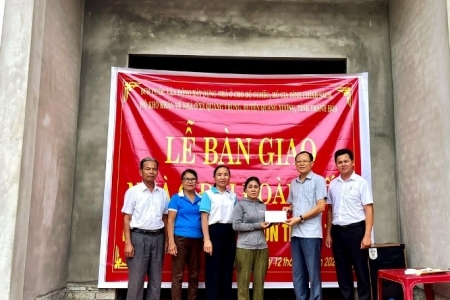 Thanh Hóa: Bàn giao nhà đại đoàn kết cho hộ nghèo