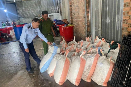 Bình Dương: Tạm giữ 1,1 tấn hạt đác không rõ nguồn gốc chuẩn bị tung ra thị trường