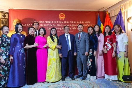 Thủ tướng gặp gỡ kiều bào tại Thụy Điển: 'Tự lo được cho mình cũng là yêu nước'