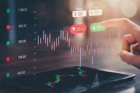 VN-Index hôm nay: Nhà đầu tư giải ngân khi có nhịp rung lắc với các mã đang thu hút dòng tiền